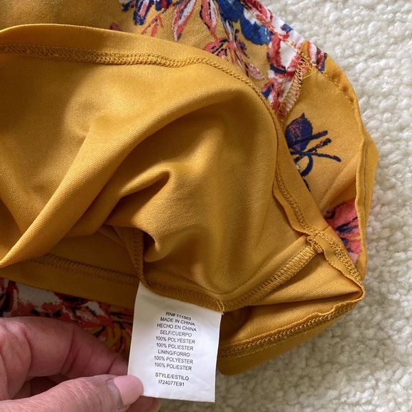 As U Wish Classy Yellow Floral Higher Neck Sleeveless Mini Romper Keyhole detail - Picture 8 of 9